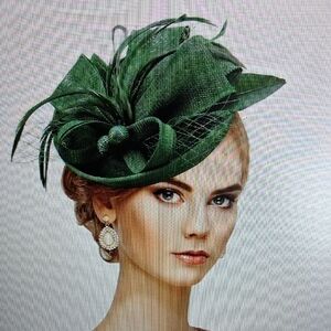 Fascinator Green Ladies Headband Hair Clip Flower Feathers Car/Horse Races